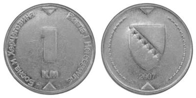 1 bosniaco convertibile marchio km moneta con tutti e due lati su isolato bianca sfondo foto