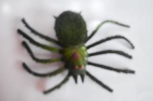 sfocato di ragno giocattolo isolato su bianca sfondo foto