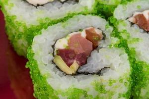 Tobiko piccante maki sushi foto