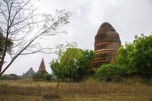 antico pagode nel vecchio bagan, un antico città collocato nel il mandalay regione di Myanmar foto