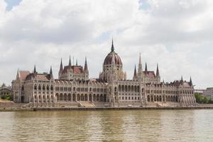 edificio del parlamento di budapest foto