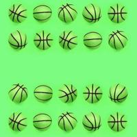 molti piccolo verde palle per pallacanestro sport gioco bugie su struttura sfondo foto