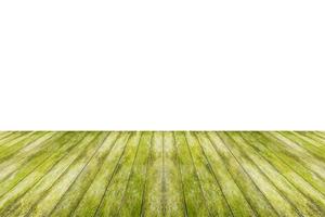 vuoto verde di legno tavolo superiore isolato su bianca sfondo per Prodotto Schermo montaggio foto