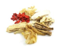 gruppo di Cinese medicina erbe aromatiche su bianca sfondo foto
