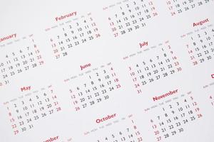 vicino su calendario pagina date e mese sfondo attività commerciale pianificazione appuntamento incontro concetto foto