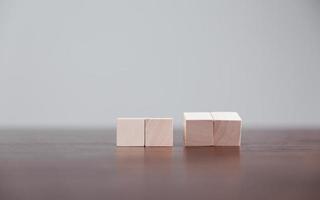 vuoto legna cubo o di legno bloccare oggetto per sfondo uso con copia spazio. cerchio o piazza scatola giocattoli per inserzione concetto icona simbolo di attività commerciale formazione scolastica strategia successo. geometria per creatività. foto