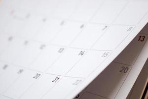 astratto sfocatura calendario pagina capovolgimento foglio vicino su sfondo attività commerciale programma pianificazione appuntamento incontro concetto foto