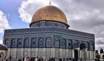 una veduta della cupola della roccia a gerusalemme foto