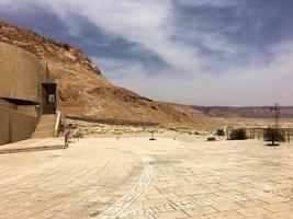 un' Visualizza di il cima fortezza di massada nel Israele foto