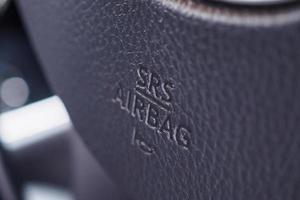sicurezza airbag cartello su auto timone ruota con corno icona foto