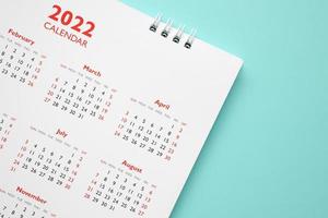 2022 calendario pagina su blu sfondo attività commerciale pianificazione appuntamento incontro concetto foto