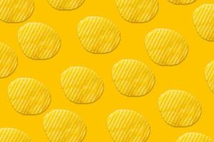 Patata patatine fritte modello su giallo sfondo superiore Visualizza piatto posare foto