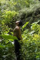 yoga meditazione all'aperto. raggiante Sette tutti chakra. uomo pratica yoga, Messico, gualdjara foto