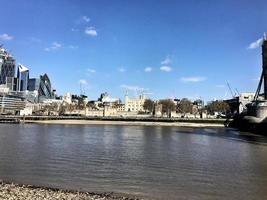 una vista del fiume Tamigi a Londra foto