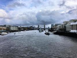 una vista del fiume Tamigi a Londra foto