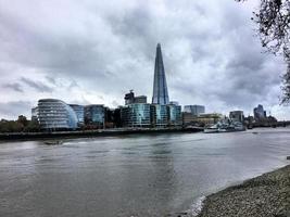 una vista del fiume Tamigi a Londra foto