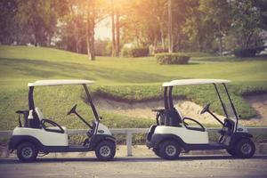 golf cart su un campo da golf foto