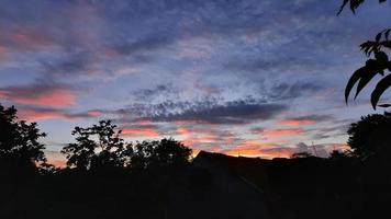 nuvoloso sera cielo sfondo con bellissimo colore gradazione 03 foto