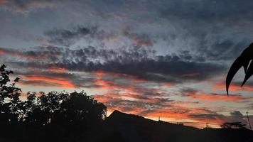 nuvoloso sera cielo sfondo con bellissimo colore gradazione 04 foto