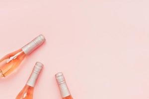 bottiglia di rosa Champagne vino su rosa sfondo