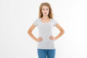 giovane bionda donna con in forma sottile corpo nel vuoto modello t camicia e jeans isolato su bianca sfondo. pelle e capelli cura. copia spazio e finto su foto