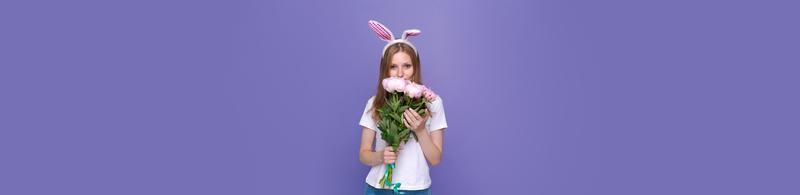 Pasqua vacanze, primavera concetto - contento divertente, pazzo giovane ragazza nel fascia per capelli foto