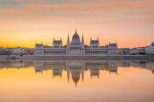 palazzo del parlamento all'alba foto