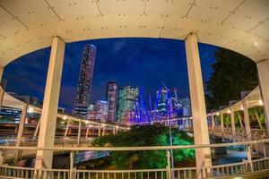 skyline della città di brisbane al crepuscolo foto