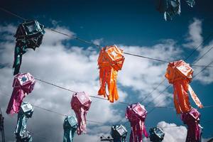 lanterna Festival nel il cielo a pai a piedi strada foto