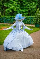 bellissimo donna nel un' maschera a partire dal il veneziano carnevale foto