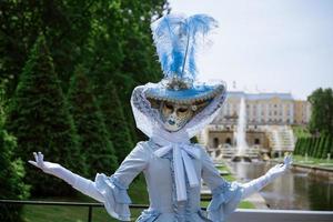 donna nel carnevale vestito maschera foto