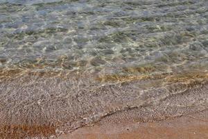 il colore di il acqua nel il mediterraneo mare nel superficiale acqua foto