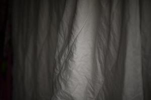 coperta si asciuga nel camera. essiccazione Abiti. bianca biancheria. foto