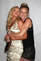 los angeles - ago 7 - amanda deterrente, teri polo in arrivo a il disney abc televisione gruppo 2011 estate stampa giro festa a beverly hilton Hotel su agosto 7, 2011 nel beverly colline, circa foto