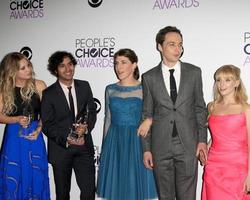 los angeles - jan 8 - kaley cuoco, kunal nayyar, mayim bialik, jim parroci, melissa rauch a il persone S scelta premi 2014 - stampa camera a nokia a la vivere su gennaio 8, 2014 nel los angeles, circa foto