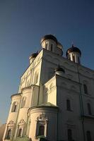 cupole della chiesa del monastero ortodosso della fortezza del cremlino foto