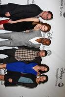 los angeles - luglio 27 - josh malina, darby stanchfield, columbus breve, guillermo diaz, bellamy giovane, katie bassi arriva a il abc tca festa estate 2012 a beverly hilton Hotel su luglio 27, 2012 nel beverly colline, circa foto