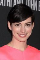 los angeles - ott 19 - anne hathaway a il 2013 rosa festa a appendiabiti 8 su ottobre 19, 2013 nel Santa monica, circa foto