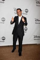 los angeles - luglio 27 - Helio castroneve arriva a il abc tca festa estate 2012 a beverly hilton Hotel su luglio 27, 2012 nel beverly colline, circa foto