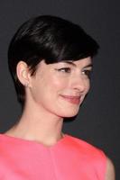 los angeles - ott 19 - anne hathaway a il 2013 rosa festa a appendiabiti 8 su ottobre 19, 2013 nel Santa monica, circa foto