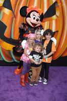 los angeles - ott 1 - mia talerico, oceano maturo, mckenna adornare, agosto Maturo a il vip disney Halloween evento a disney consumatore Prodotto pop su memorizzare su ottobre 1, 2014 nel glendale, circa foto