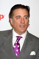 los angeles - feb 7 - andy garcia arriva a il 2011 aarp film per adulti gala a reggente beverly wilshire Hotel su febbraio 7, 2011 nel beverly colline, circa foto