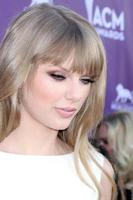 las vegas - apr 1 - taylor veloce arriva a il 2012 accademia di nazione musica premi a mgm mille dollari giardino arena su aprile 1, 2010 nel las Las Vegas, nv foto