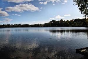 una vista del lago ellesmere foto