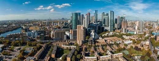 aereo panoramico orizzonte Visualizza di canarino molo, il mondi principale finanziario quartiere nel Londra, UK. foto