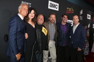 san diego - luglio 19 - patrick fabian, betsy marchio, decano norris, bryan Cranston, rj mitte, peso odenkirk a il amc S meglio chiamata saul stagione 4 prima su il ortone plaza 8 su luglio 19, 2018 nel san diego, circa foto