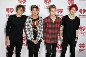 las vegas - sep 19 - 5 secondi di estate, luca orli, calum cappuccio, ashton irwin, Michael Clifford a il icuore Radio musica Festival notte 1 a mgm mille dollari ricorrere e casinò su settembre 19, 2014 nel las Las Vegas, nv foto