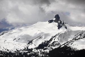 picco di zanna nera, parco provinciale garibaldi dalla montagna di whistler foto