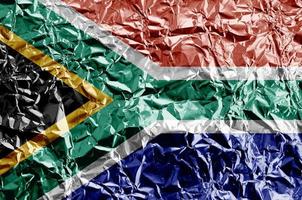 Sud Africa bandiera raffigurato nel dipingere colori su brillante spiegazzato alluminio Foglio avvicinamento. strutturato bandiera su ruvido sfondo foto
