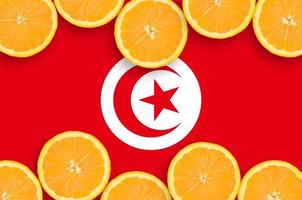 tunisia bandiera nel agrume frutta fette orizzontale telaio foto